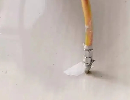 十堰市瓷砖空鼓维修公司专业解答在瓷砖铺贴过程中，如果使用的砂料过粗（如全部使用了粗砂），可能会导致以下问题